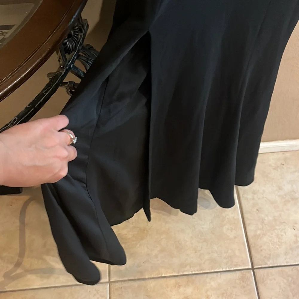 Dress the Population Black Iris Slit Crepe V-neck Gown Dress - Picture 9 of 10